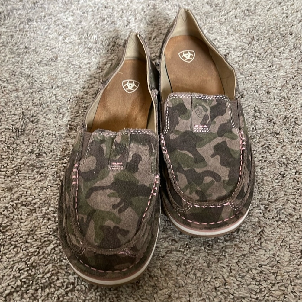 Ariat cruisers